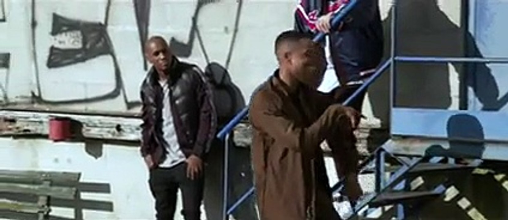 Logobi GT - Monte en l'air [Clip officiel]