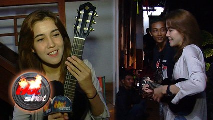 Chrissie Vanessa Ngamen di Sela Break Syuting - Hot Shot 18 November 2016