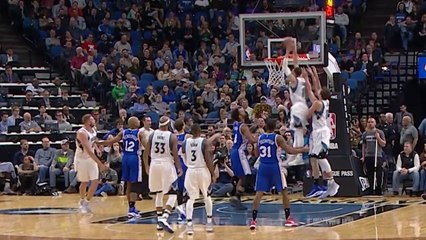 Zach LaVine signe une claquette dunk "à la Jordan"