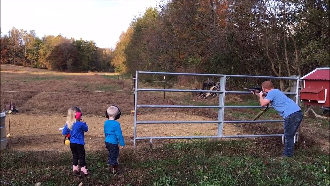 Ce gamin apprend qu'il va avoir une petite sœur... Pas content du tout!