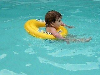 alicia dans la piscine