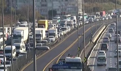 E-5’te trafiği durma noktasına getiren kaza