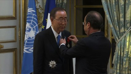 Ban Ki-Moon reçoit la légion d'honneur