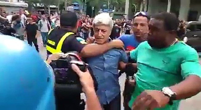 Caco Barcelos é salvo pela polícia, mas ele e a Rede Globo preferem os traficantes