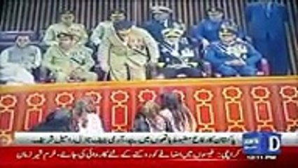 Watch Mahmood Khan Achakzai’s Reaction When Parliamentarians Met General Raheel Sharif
