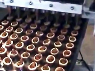 Видео работы машины кондитерской, универсальной,  дозирующей - наполнение начинкой печенья орешки