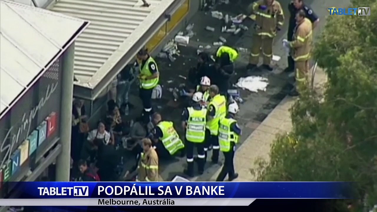 Muž sa podpálil v pobočke banky, do nemocníc previezli 27 ľudí