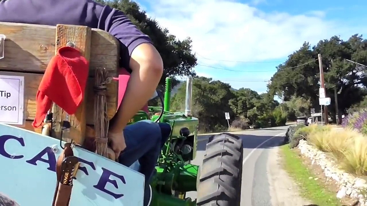 Il percute un véhicule de touristes