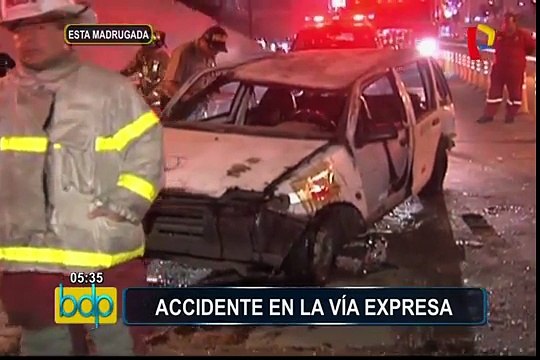 Volcadura de taxi deja dos heridos en la Vía Expresa