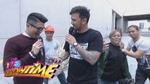 It's Showtime: Vhong and Billy go out of the Showtime Studio | Mannequin Challenge