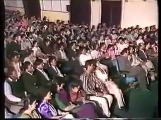 Watch How Imran Khan Shying While Sitting Beside Anita, Rare Video