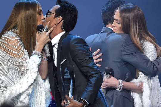 Mira el momento en que Jennifer López y Marc Anthony se besaron en los Latin Grammy