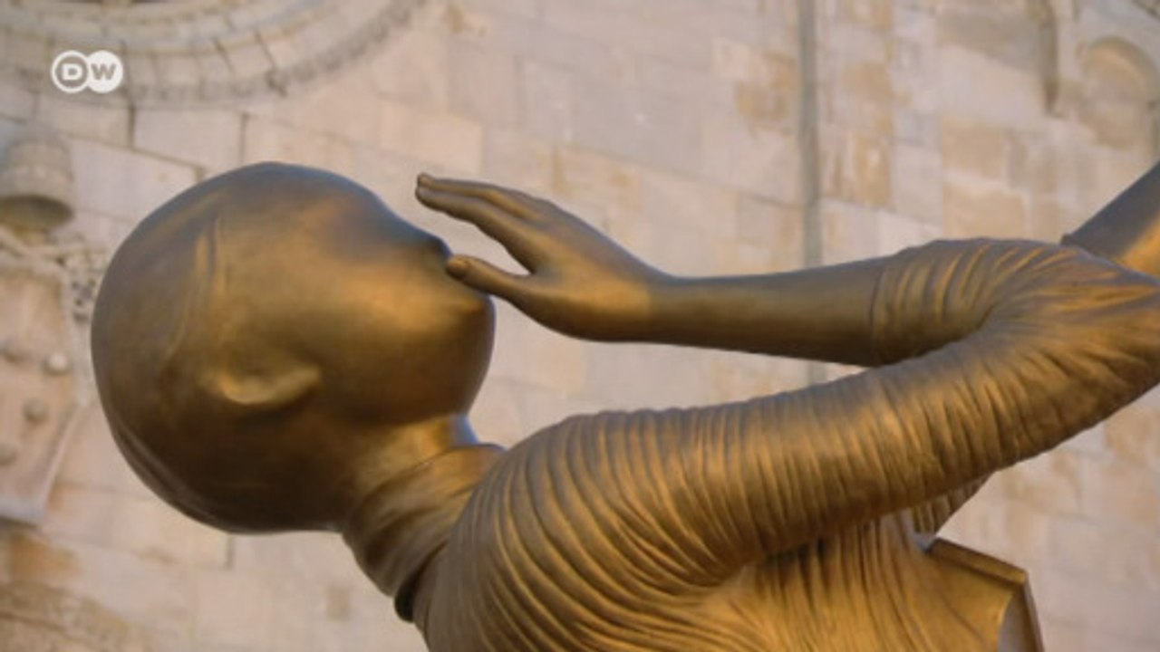 Dev Salvador Dali heykelleri