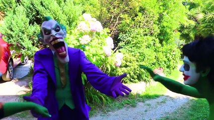Joker Bebê mau! A piada de marshmallows w Spiderman, Elsa Frozen, Hulk, Joker & Candy