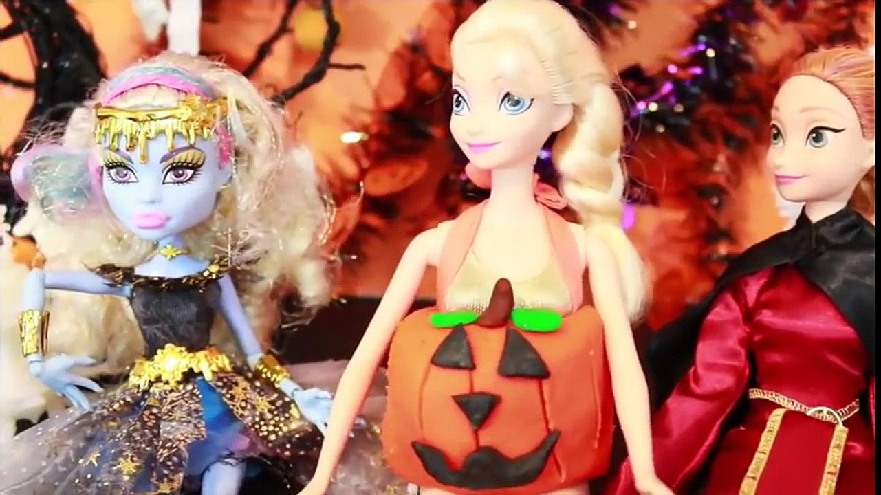 HALLOWEEN PRANK Barbie Frozen Monster High Doll Parody Play-Doh Halloween Costumes DIY KIDS Trick