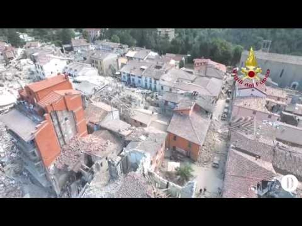 L'ampleur des dégâts du tremblement de terre en Italie vue par un drone