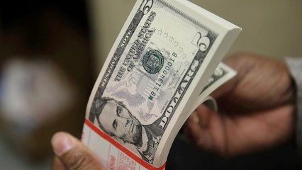 الدولار الأمريكي يسجل أعلى ارتفاعا له منذ 14 عاما