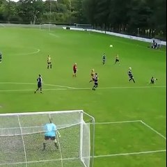 Nieprawdopodobny gol z przewrotki U12 w stylu lbry