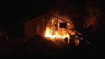 Grécia: Campo de refugiados é atacado a cocktails molotov