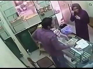 larki na to kamal ki chori kar di lakin camera ki ankh sa pakri gai