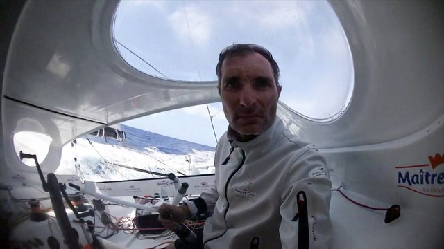 J13 : Jérémie Beyou n'a pas mis le nez dehors depuis 5 jours / Vendée Globe