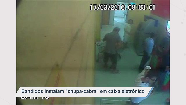 Bandidos instalam chupa-cabra em caixa eletrônico