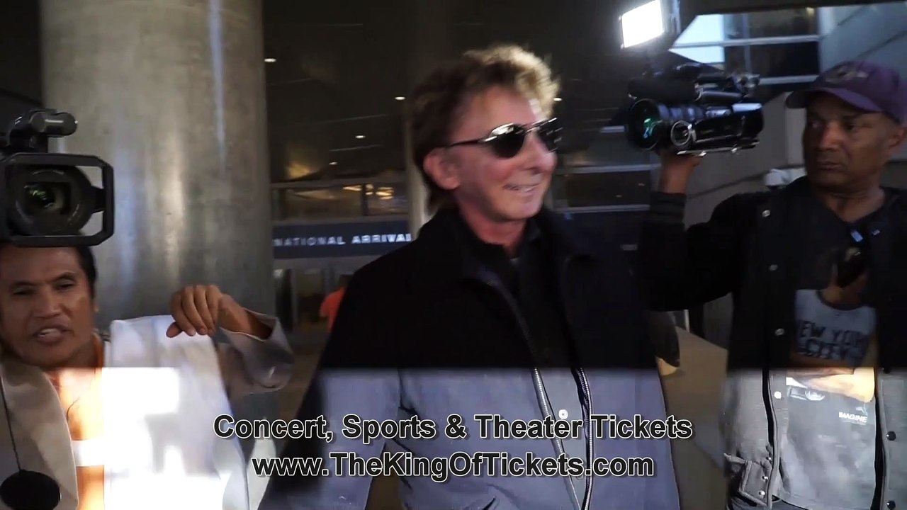 Barry Manilow At LAX Airport With Paparazzi - http://www.TheKingOfTickets.com