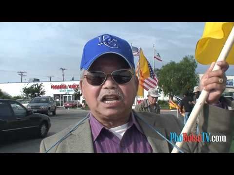 Phỏng vấn ông Ngô Doãn Tiên từ đoàn biểu tình trước báo Người Việt