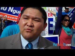 ƯCV Dân Biểu Tiểu Bang Phú Nguyễn biểu tình ngay trên phố Bolsa