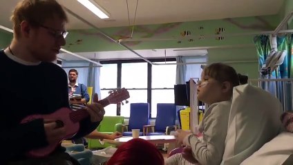 Le chanteur britannique ed sheeran fait une surprise à une petite fille gravement malade