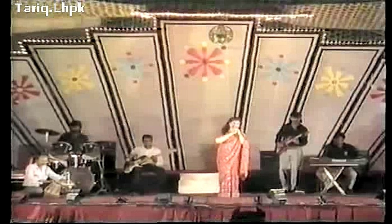 Dil dharke main tumse yeh kesye kahon kehti hai meri nazar shukria=1970