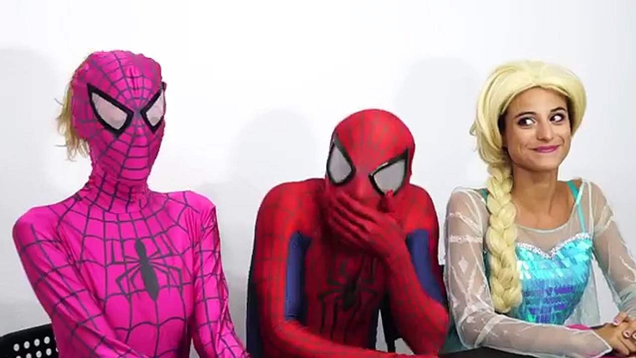 Elsa Frozen & Spiderman com uma bunda grande! W Spiderman médico vs Joker Maleficent na vida real