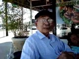 Cựu trọng tài túc cầu Dương Tấn Giàu đi xe đạp ở Bolsa