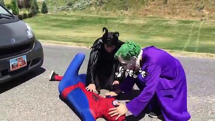 Spiderman Hit by Car! Frozen Elsa w/ Disney Princess Anna & Spider Girl, Joker, Maleficent, Candy