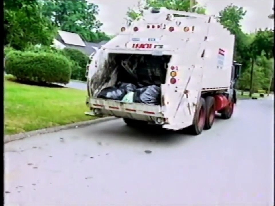 Nick Jr. What's The Buzz- Garbage Truck