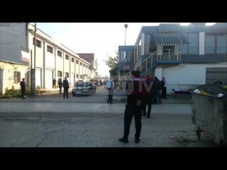 Report TV - Fier, vritet më armë 1 person, qëllohet brenda në makinë
