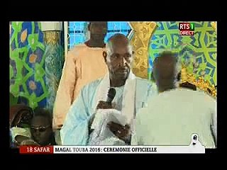Un talibé Mouride tombe en transe à la cérémonie officielle Magal 2016