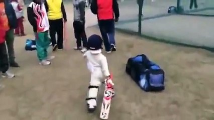 5 YEAR OLD PLAYING CRICKET