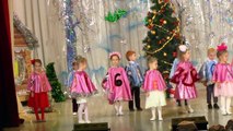 Новогодняя елка Милана 4 года Танцует Россия Уфа Christmas tree girl Dancing 4 years Milan Russia