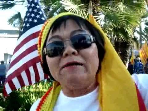 Phỏng vấn luật sư Bùi Kim Thành tại cuộc biểu tình show ca nhạc Tình Vào Hạ