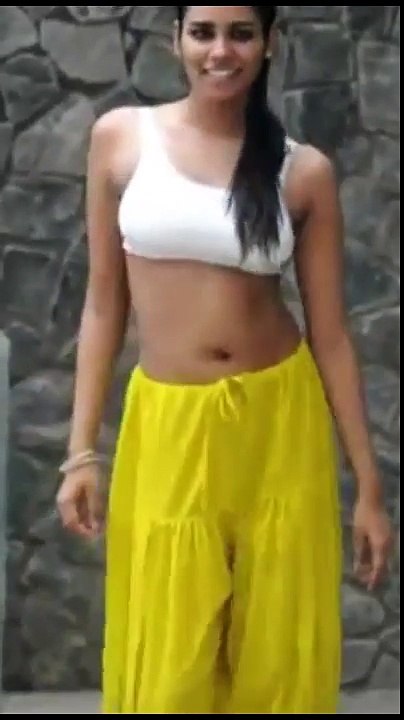 Desi Girl Dancing in Arabic Style