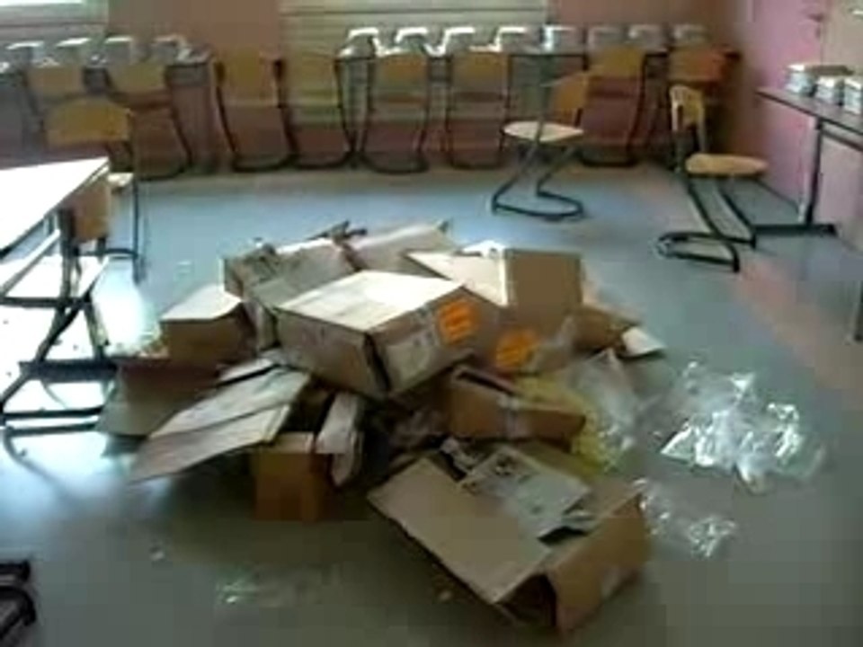 Saut Dans un Tas de cartons