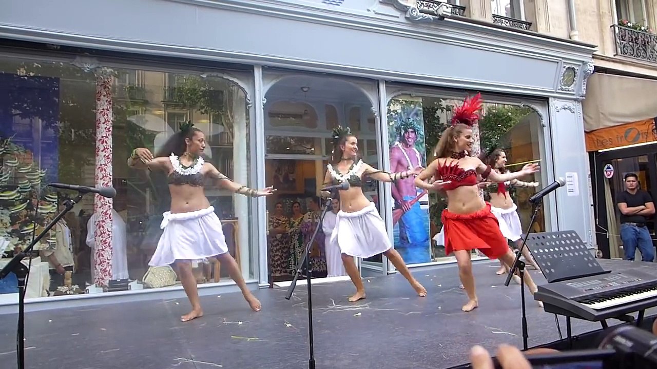 Kızlardan Müthiş Oryantal Gösterisi