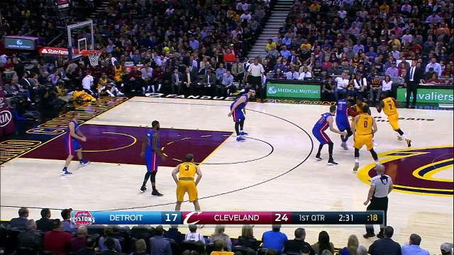 Kyrie Irving Finishes at the Rim After Incredible Spin Move