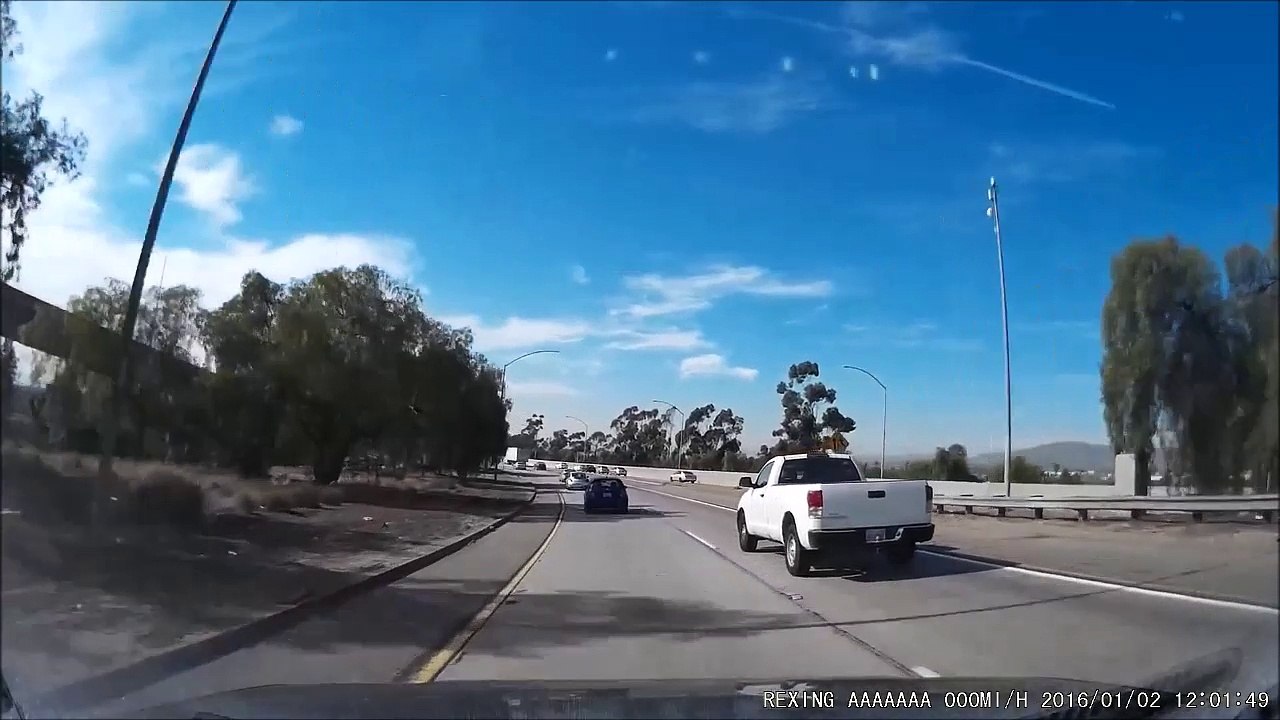 Gros accident causé par la chute d'une echelle sur l'autoroute