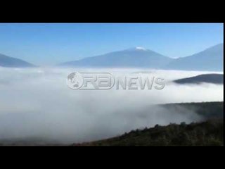 Ora News - Shikoni si u zgjua sot Kukësi, mjegulla e mbuloi si jorgan