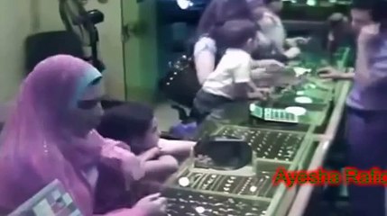 Beautiful girl theft in jewelry shop. Girl caught red handed in jewelery shop. Must WATCH.
