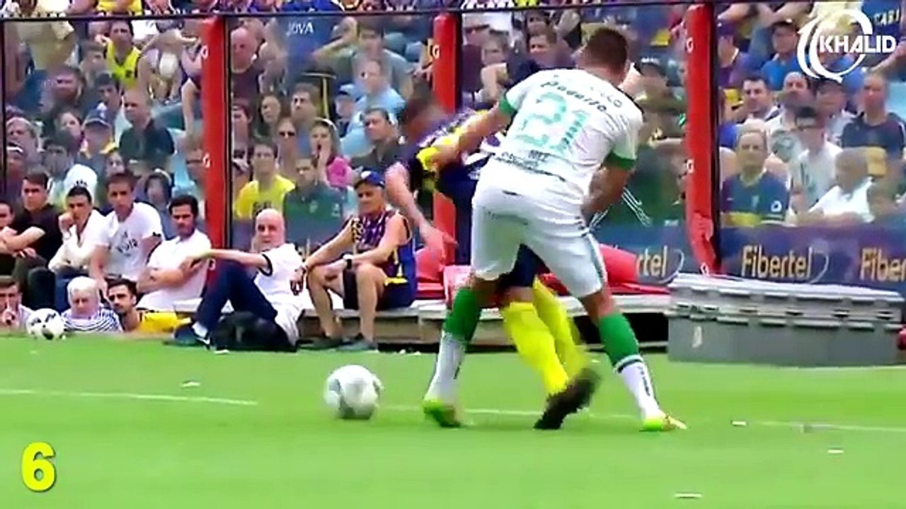 Top 40 Mind-Blowing Skills ● Tricks ● Dribbling & Passes In Football (2)