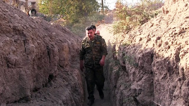 Syrische Soldaten Auge in Auge mit IS-Kämpfern in Deir Essor