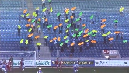 Cette équipe de foot est tellement nulle  que les supporters doivent lui montrer ou est le but adverse